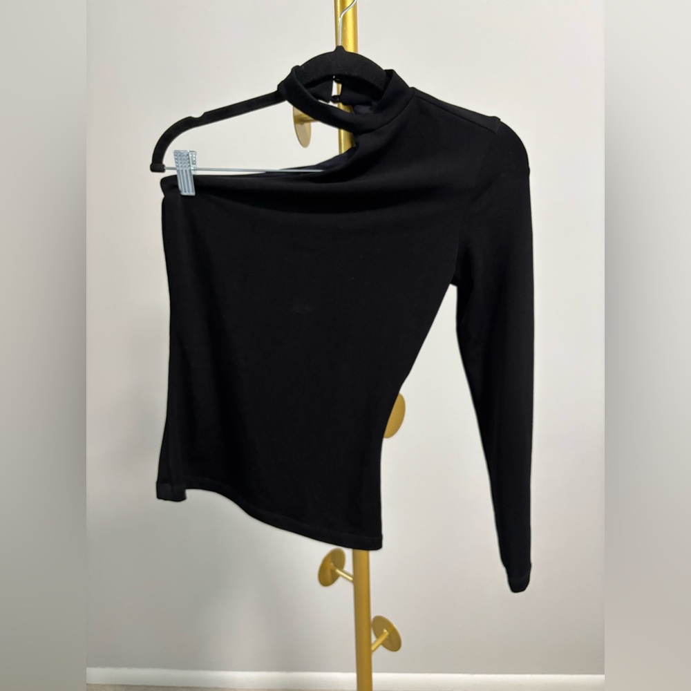 STUDIO F Black One-Shoulder Long Sleeve Top